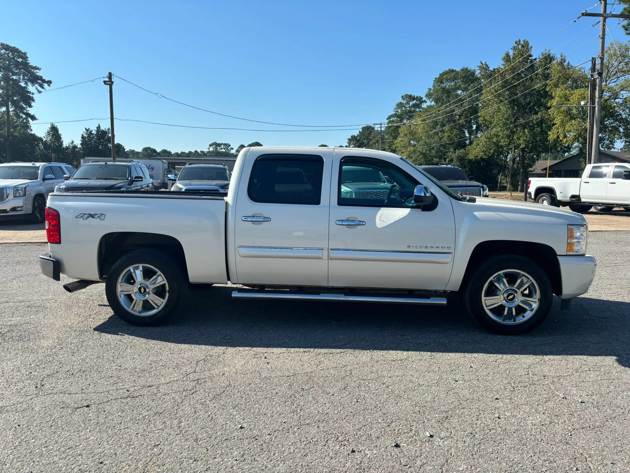 Used 2013 Chevrolet Silverado 1500 LTZ w/ LTZ White Diamond Edition AWD/4WD image 6