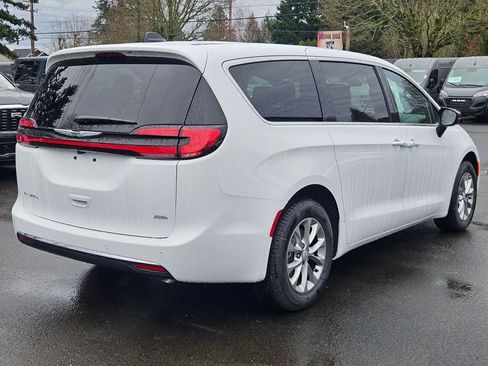 New 2026 Chrysler Pacifica Select image 7
