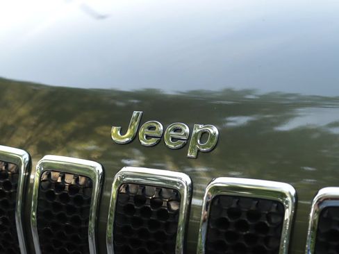 Used 2019 Jeep Cherokee Latitude w/ Popular Appearance Group FWD image 29