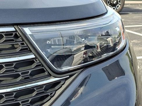 Used 2024 Ford Explorer XLT AWD/4WD image 9