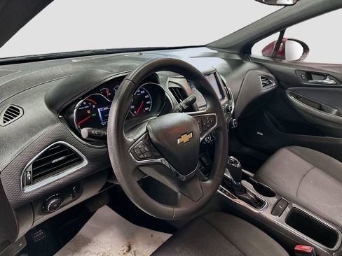 Used 2017 Chevrolet Cruze LT w/ Sun And Sound Package image 10