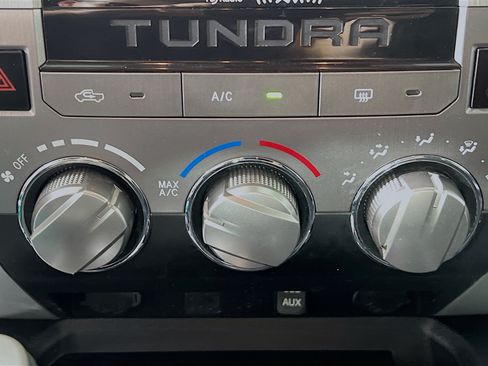 Used 2018 Toyota Tundra SR5 w/ SR5 Upgrade Package AWD/4WD image 25