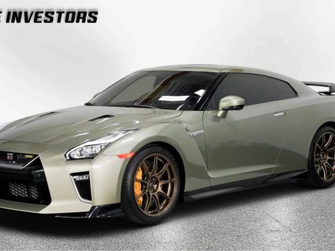 Used 2021 Nissan GT-R Premium AWD/4WD image 2