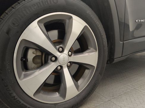 Used 2019 Jeep Cherokee Limited image 31