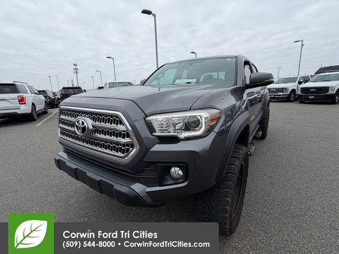 Used 2016 Toyota Tacoma TRD Off-Road image 16