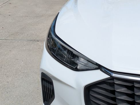 Certified 2024 Ford Escape Active FWD image 9