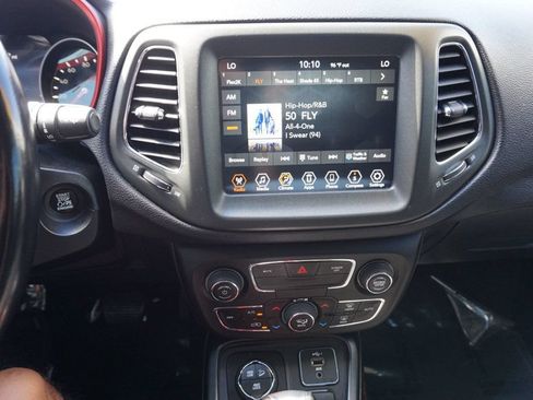 Used 2020 Jeep Compass Trailhawk AWD/4WD image 28
