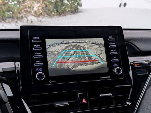 Used 2021 Toyota Camry SE image 19