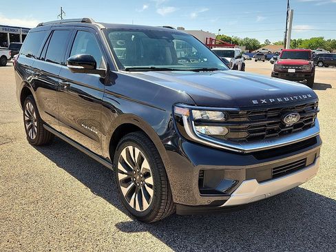 New 2026 Ford Expedition Platinum w/ Driver's Package AWD/4WD image 4