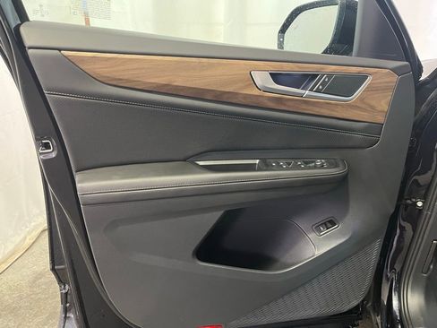 New 2026 Volkswagen Atlas SE image 7