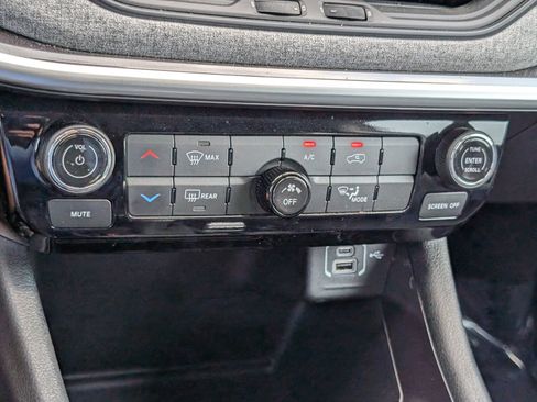 Used 2022 Jeep Compass Latitude AWD/4WD image 26