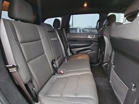 Used 2021 Jeep Grand Cherokee Laredo w/ Security & Convenience Group image 28