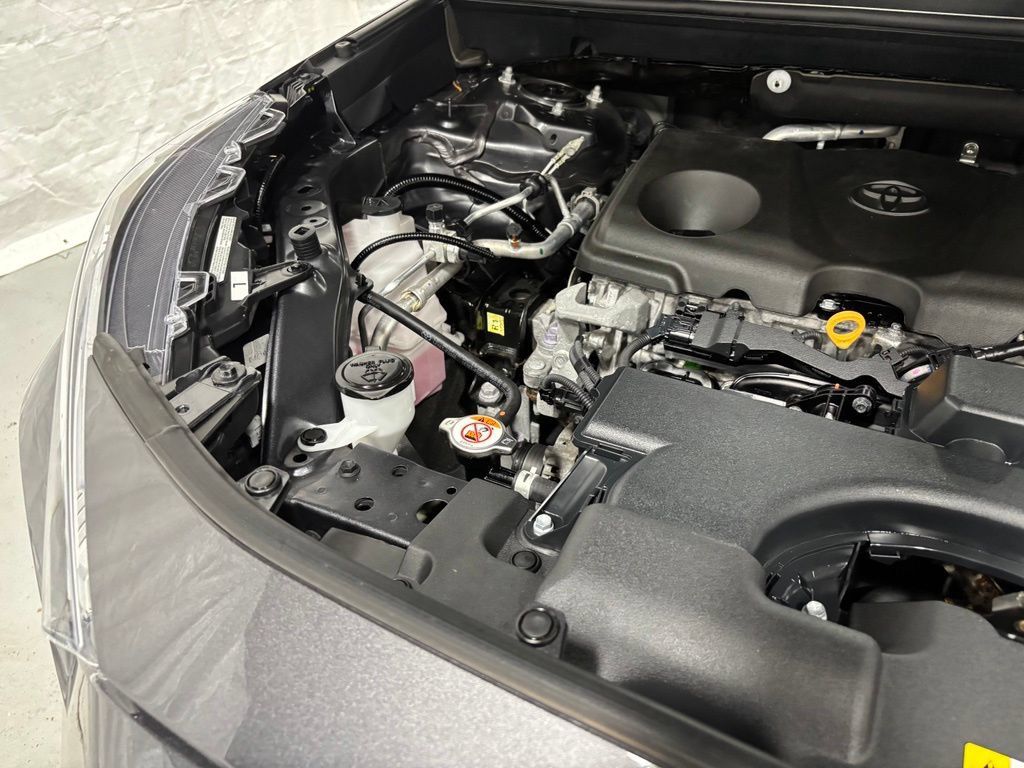 Used 2025 Toyota RAV4 XLE AWD/4WD image 64