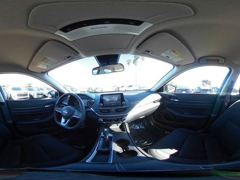 Used 2025 Nissan Altima 2.5 SV image 43