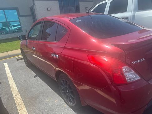 Used 2015 Nissan Versa SV FWD image 5