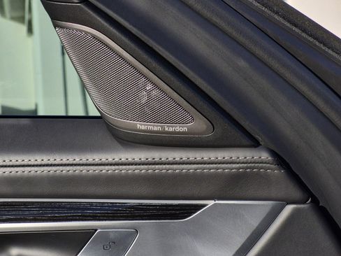 Certified 2022 BMW 750i xDrive w/ Executive Package image 25