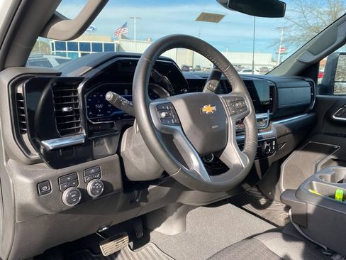 Used 2025 Chevrolet Silverado 2500 LT w/ Convenience Package AWD/4WD image 2
