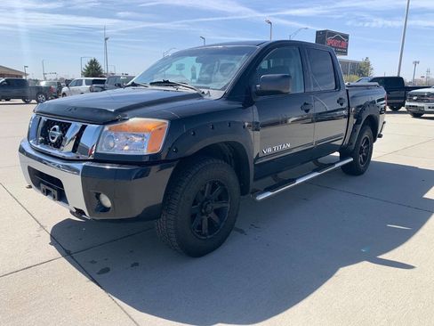 Used 2011 Nissan Titan SV w/ SV Value Truck Pkg image 5