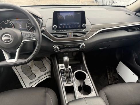 Used 2024 Nissan Altima 2.5 SV image 16