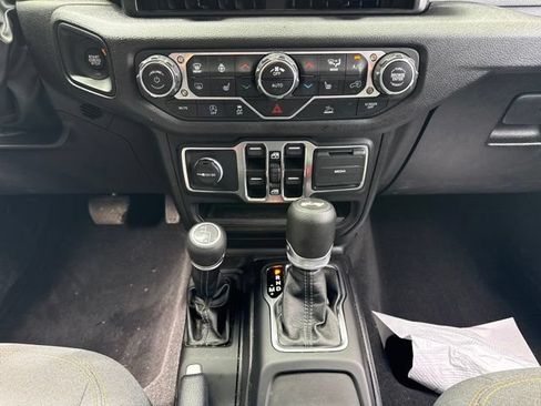 Used 2025 Jeep Wrangler Unlimited Sport AWD/4WD image 16