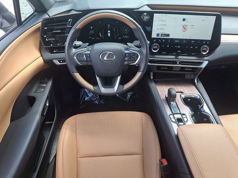 Used 2025 Lexus RX 350 Premium w/ Accessory Package AWD/4WD image 11