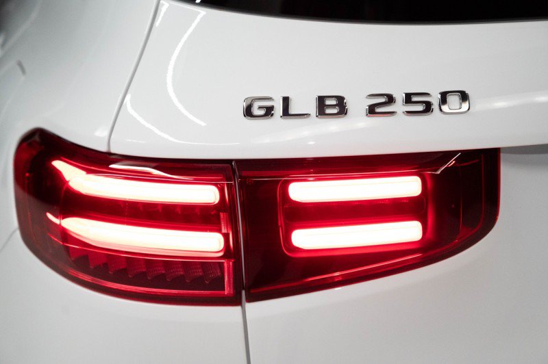 New 2026 Mercedes-Benz GLB 250 image 9
