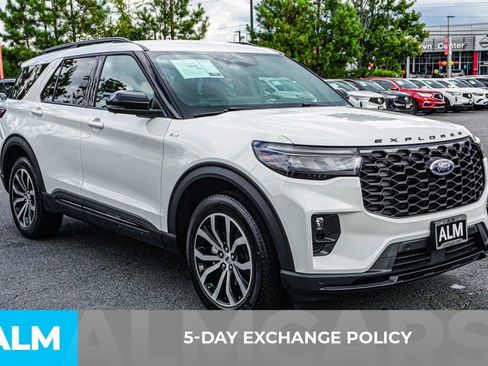 Used 2025 Ford Explorer ST-Line image 4