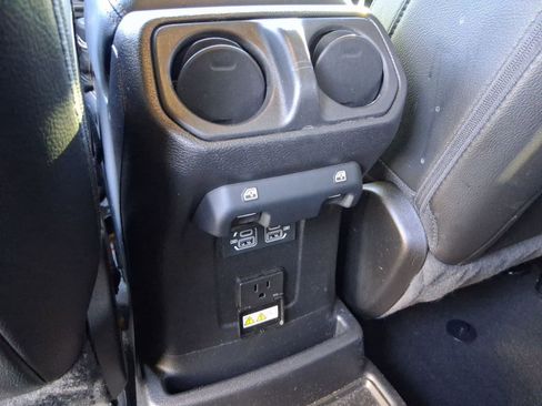 Used 2022 Jeep Wrangler Unlimited High Altitude image 27