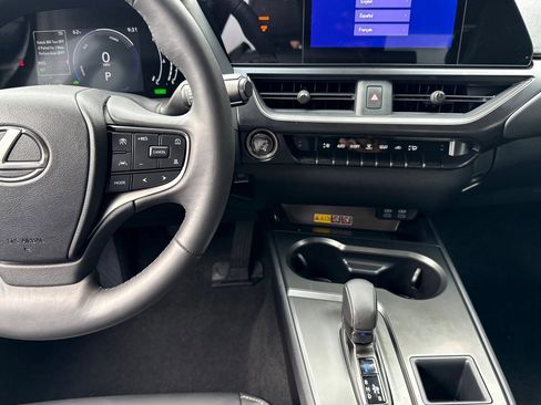 Certified 2025 Lexus UX 300h FWD image 28