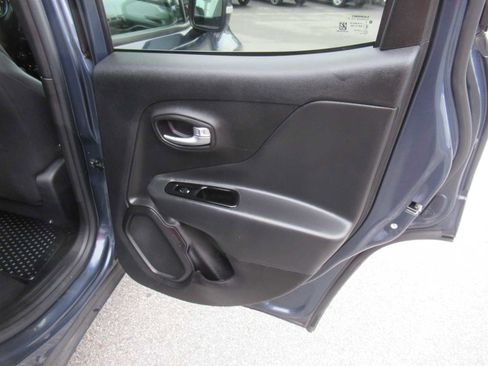 Used 2020 Jeep Renegade Altitude FWD image 20