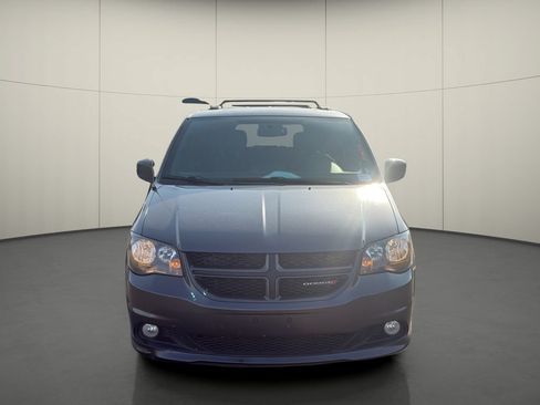 Used 2018 Dodge Grand Caravan GT FWD image 2