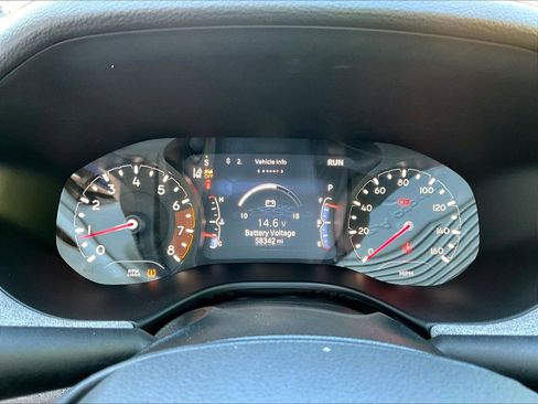 Used 2024 Jeep Compass Latitude AWD/4WD image 13