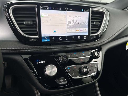 New 2026 Chrysler Pacifica Limited image 30