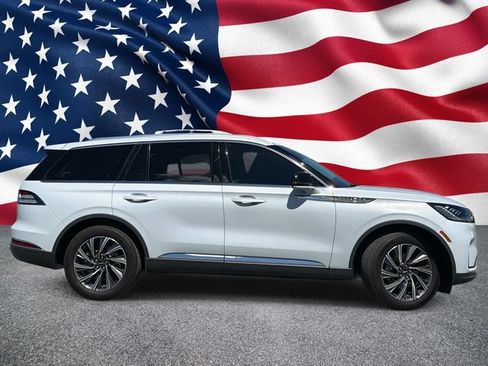 Used 2025 Lincoln Aviator 2WD image 4