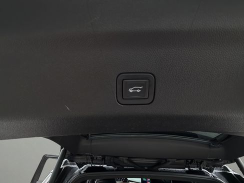 Certified 2024 Cadillac Escalade ESV Premium Luxury w/ LPO, Floor Liner Package AWD/4WD image 34