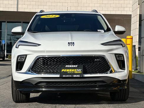 Used 2024 Buick Encore GX Sport Touring image 9