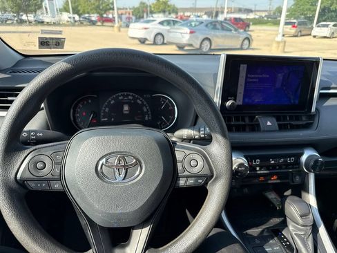 Used 2024 Toyota RAV4 XLE AWD/4WD image 19