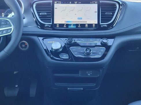 New 2026 Chrysler Pacifica Select image 27