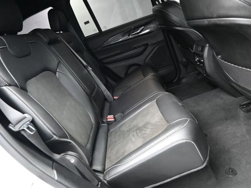 Used 2023 Jeep Grand Cherokee Altitude image 13