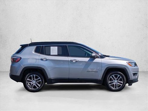 Used 2018 Jeep Compass Latitude w/ Popular Equipment Group FWD image 4