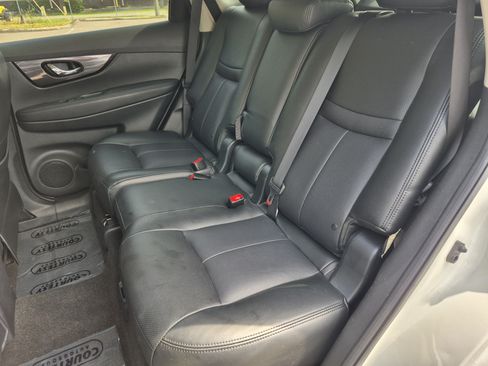 Used 2018 Nissan Rogue SV w/ Premium Package FWD image 21