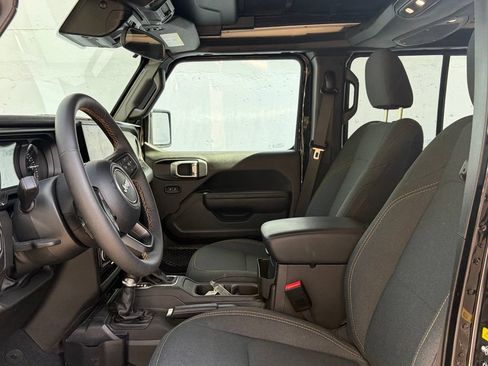 Used 2024 Jeep Wrangler Unlimited w/ Convenience Group AWD/4WD image 3