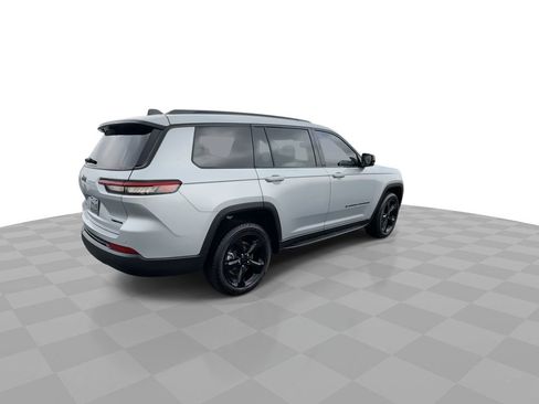 Used 2023 Jeep Grand Cherokee L Limited w/ Luxury Tech Group II image 8