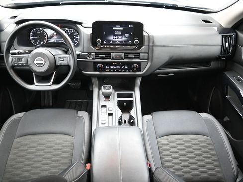 Used 2024 Nissan Pathfinder S image 19