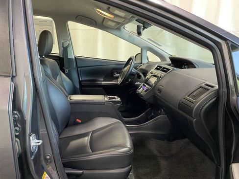 Used 2017 Toyota Prius V Four FWD image 11