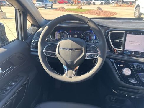 New 2026 Chrysler Pacifica Select FWD image 15