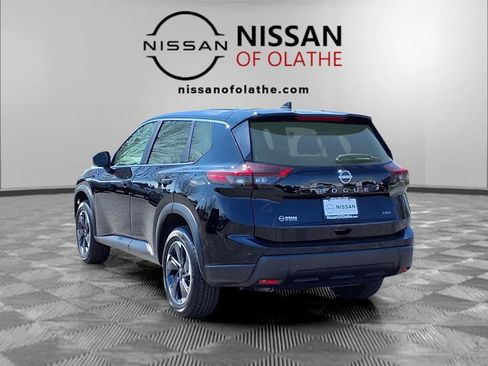 Certified 2025 Nissan Rogue SV image 3