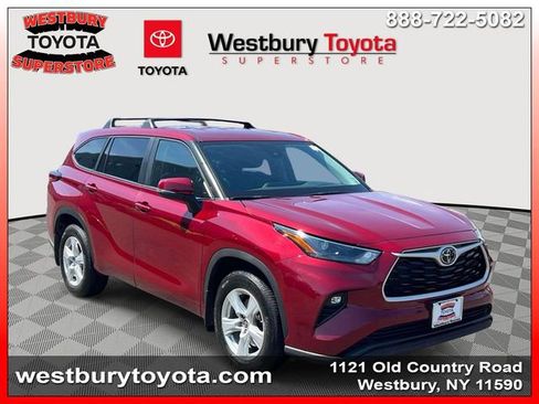 Used 2023 Toyota Highlander LE AWD/4WD image 1