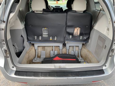 Used 2014 Toyota Sienna XLE FWD image 24