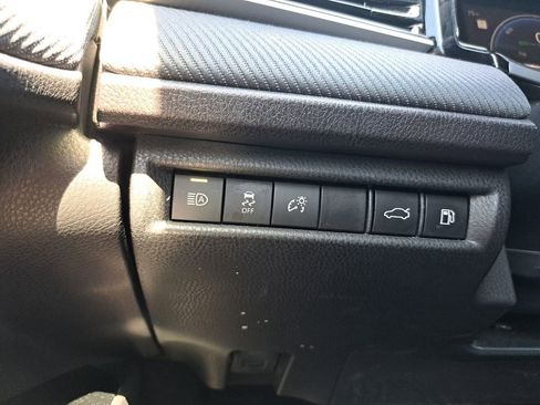 Used 2025 Toyota Camry SE w/ Multimedia Upgrade Package image 14